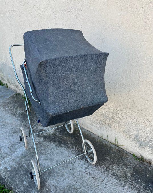 Jolie poussette / landau pour poupée,  jouet vintage