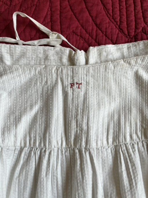 Jupon / jupe ancien en coton structuré, Initiales FT