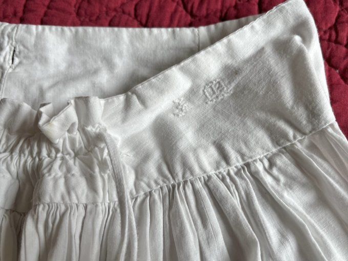 Jupon / jupe, datant du début du XXe siècle, en coton avec dentelle