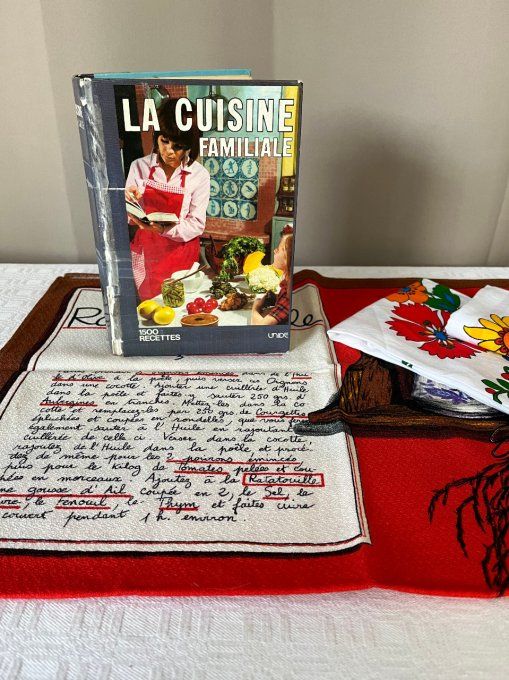 Livre de cuisine vintage, La cuisine familiale  Mariette 1500 recettes, UNIDE, 1974