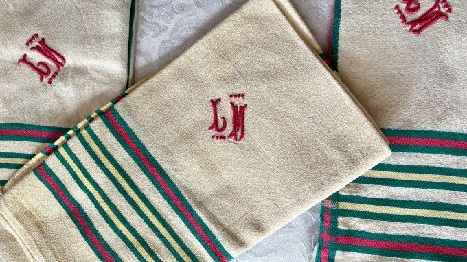 Lot 6 serviettes de table anciennes style basque, initiales brodées LM + 4 offertes