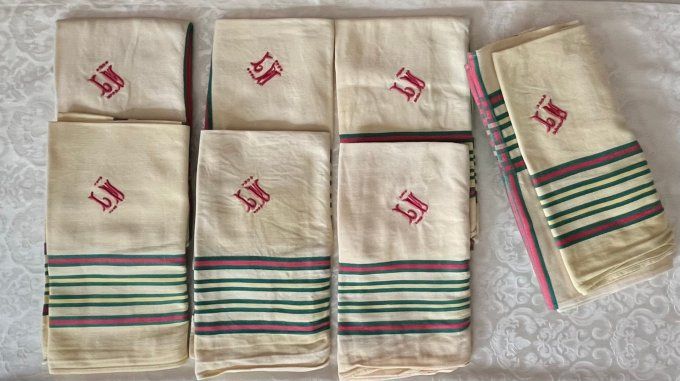 Lot 6 serviettes de table anciennes style basque, initiales brodées LM + 4 offertes