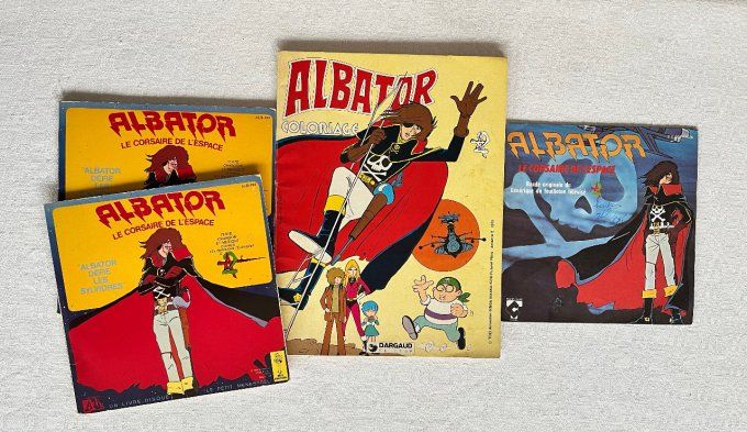 Lot Albator, 1 vinyle 45 tours, Le corsaire de 45, 2 livres disques et 1 livre de coloriage, Vintage