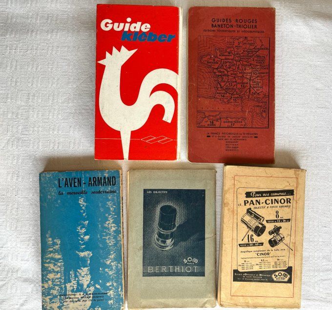 Lot d'anciens guides,  3 Alix Vacances, 1 Kléber France et 1 les guides rouges, Bretagne