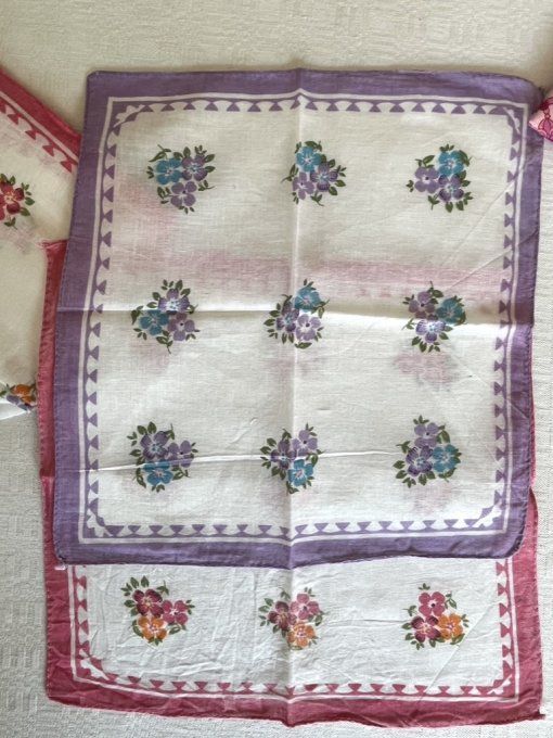 Lot de 12 mouchoirs vintage pour femme motifs floraux et géométriques 70s.