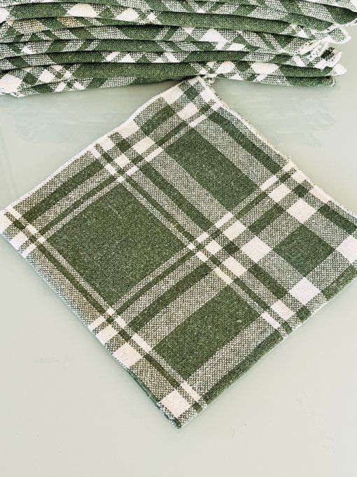 Lot de 12 serviettes de table vintage à carreaux vert bouteille et blanc.
