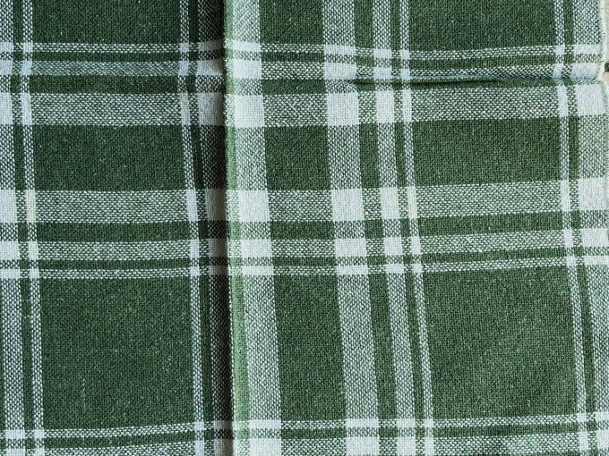 Lot de 12 serviettes de table vintage à carreaux vert bouteille et blanc.