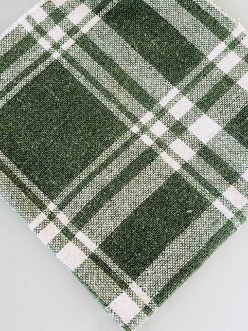 Lot de 12 serviettes de table vintage à carreaux vert bouteille et blanc.