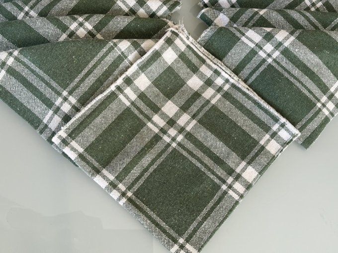 Lot de 12 serviettes de table vintage à carreaux vert bouteille et blanc.