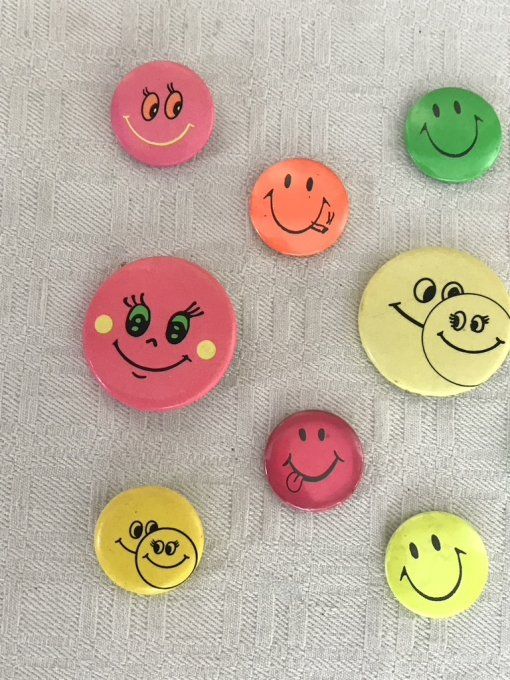 Lot de 13 badges smiley vintage