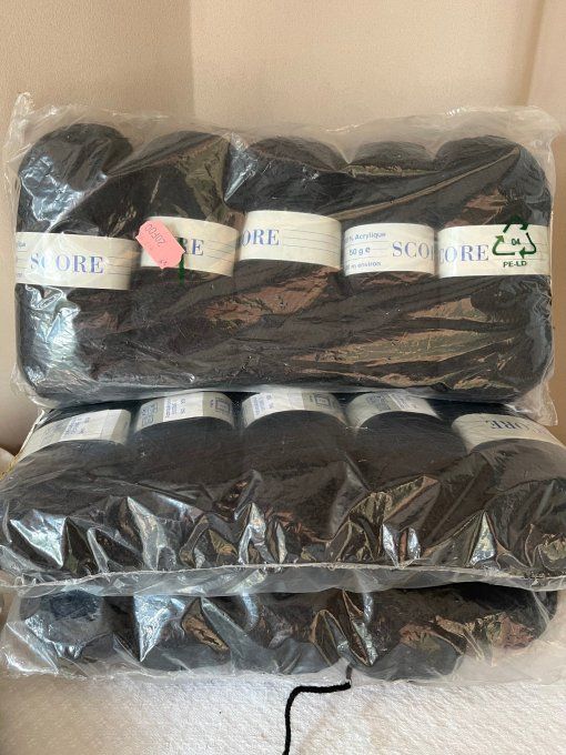 Lot de 15 pelotes de laine noire SCORE - 100% Acrylique extra doux - Neuves