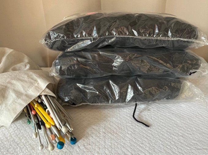 Lot de 15 pelotes de laine noire SCORE - 100% Acrylique extra doux - Neuves