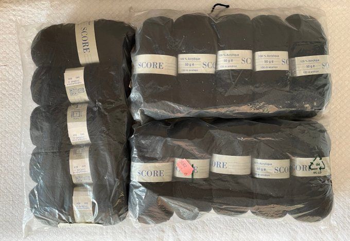 Lot de 15 pelotes de laine noire SCORE - 100% Acrylique extra doux - Neuves