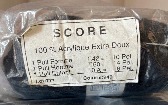 Lot de 15 pelotes de laine noire SCORE - 100% Acrylique extra doux - Neuves