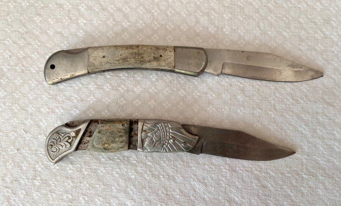 Lot de 2 couteaux pliants anciens, pour collectionneur, à restaurer