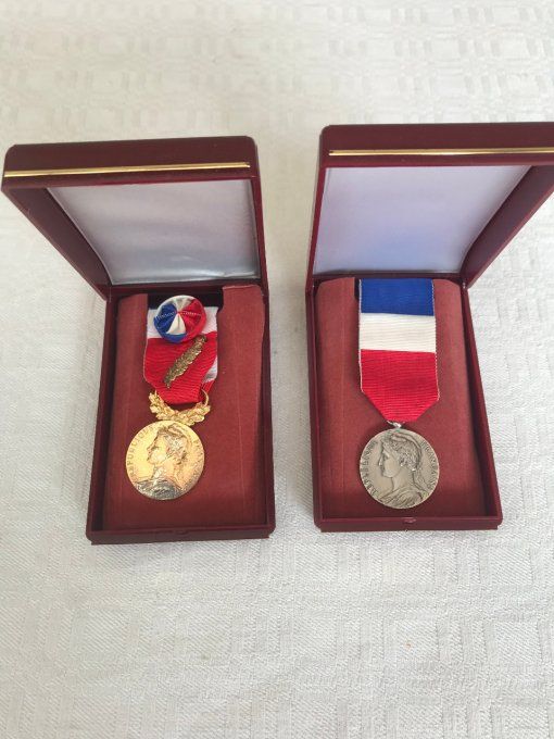 Lot de 2 médailles d'honneur du travail, République Française, dans leur écrin