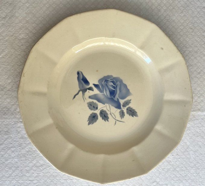 Lot de 2 plats Digoin Sarreguemines, modèle Rose bleue