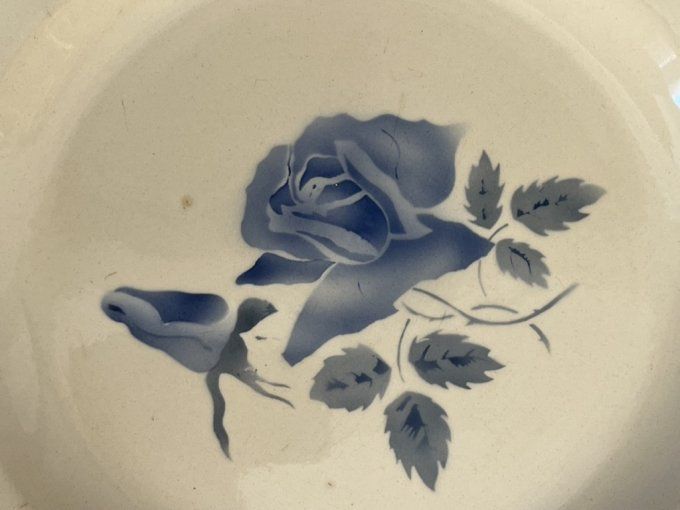 Lot de 2 plats Digoin Sarreguemines, modèle Rose bleue