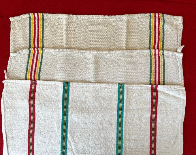 Lot de 3 torchons anciens en coton ou métis de belle qualité à rayures colorées.