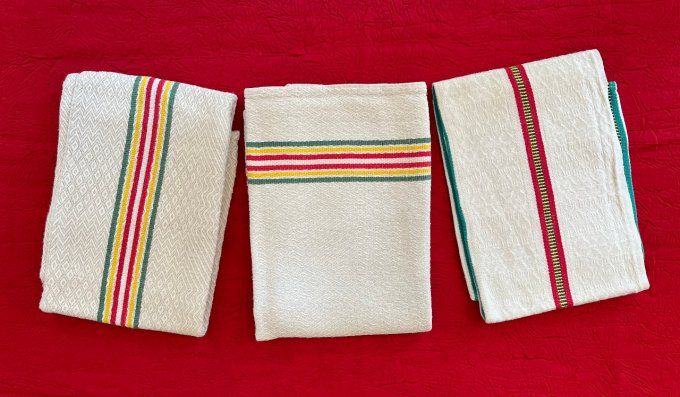 Lot de 3 torchons anciens en coton ou métis de belle qualité à rayures colorées.