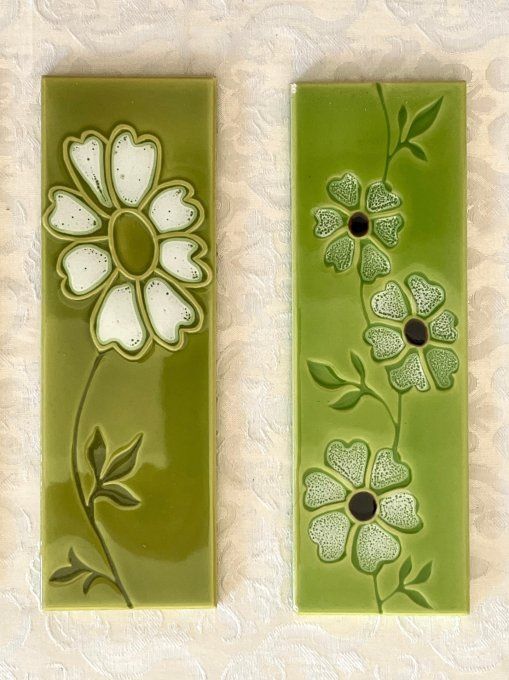 Lot de 4 carreaux de faïence vintage Facoba France, carrelage vert à décor floral