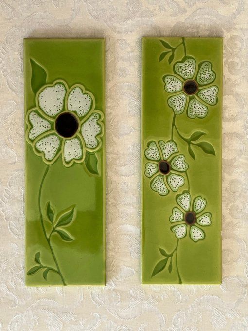 Lot de 4 carreaux de faïence vintage Facoba France, carrelage vert à décor floral
