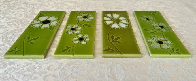 Lot de 4 carreaux de faïence vintage Facoba France, vert à décor floral