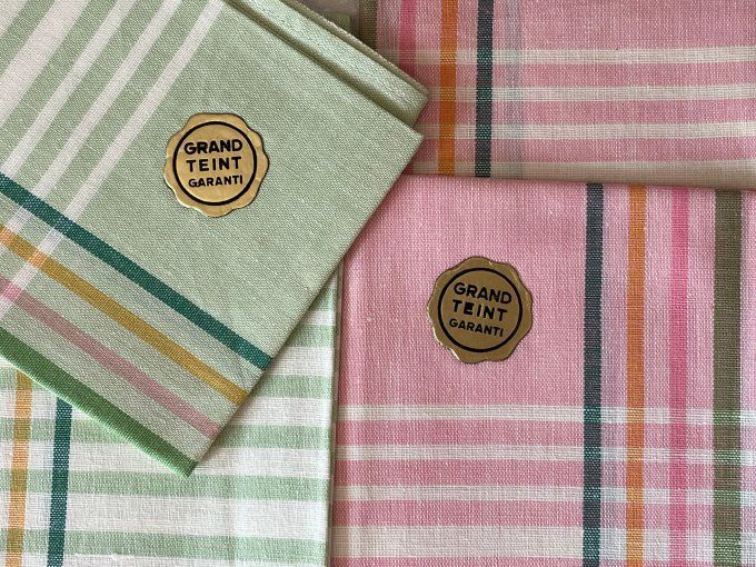 Lot de 5 serviettes de table vintage à rayures colorées comprenant 3 déclinaisons en rose et 2 en ve