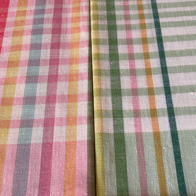 Lot de 5 serviettes de table vintage à rayures colorées comprenant 3 déclinaisons en rose et 2 en ve