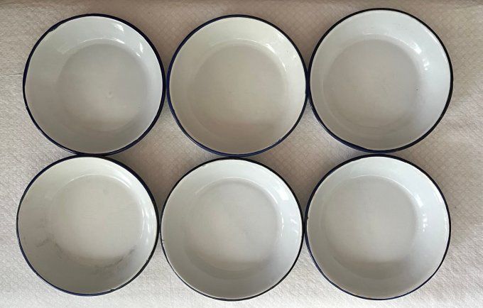 Lot de 6 assiettes creuses anciennes en métal émaillé blanc liseré bleu marine