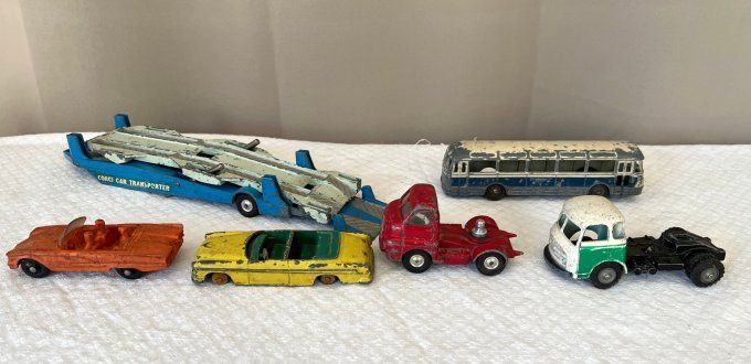 Lot de 6 miniatures de collection, voitures, camions et autocar, anciens