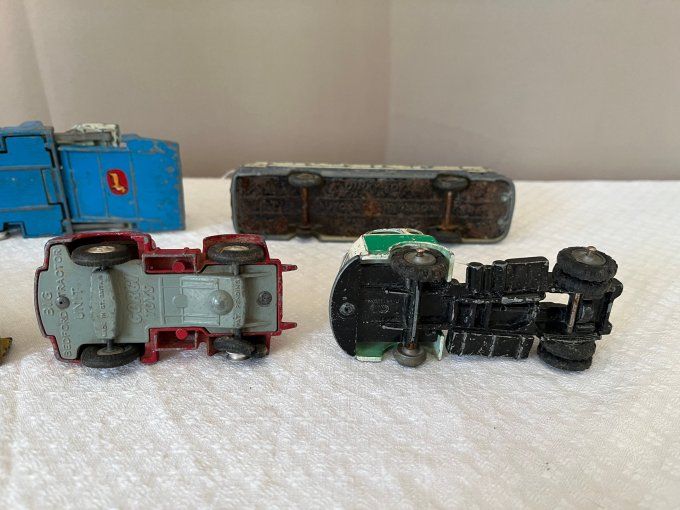 Lot de 6 miniatures de collection, voitures, camions et autocar, anciens