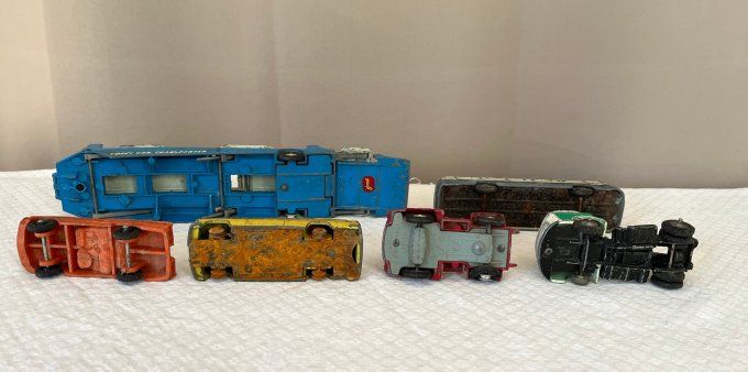 Lot de 6 miniatures de collection, voitures, camions et autocar, anciens