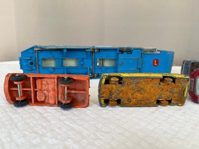 Lot de 6 miniatures de collection, voitures, camions et autocar, anciens