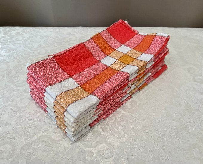 Lot de 6 serviettes de table vintage en tissu à carreaux orange et rouge.