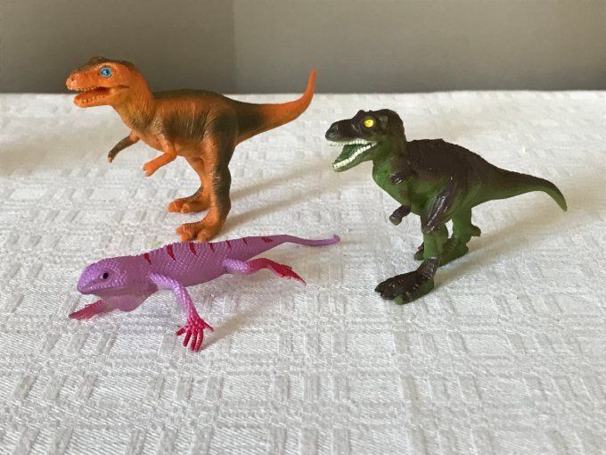 Lot de dinosaures dont Stegosaurus 1991 U.K.R.D