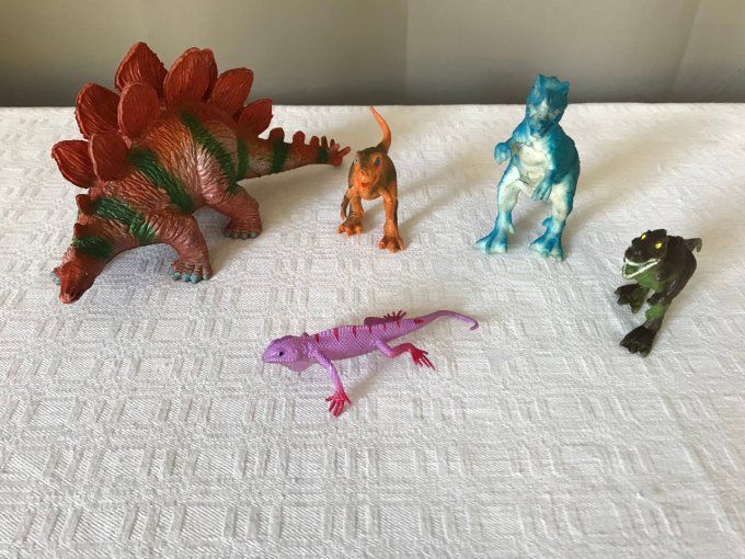 Lot de dinosaures dont Stegosaurus 1991 U.K.R.D