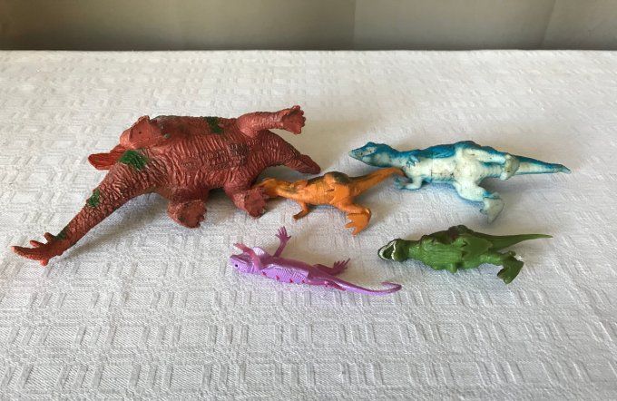 Lot de dinosaures dont Stegosaurus 1991 U.K.R.D