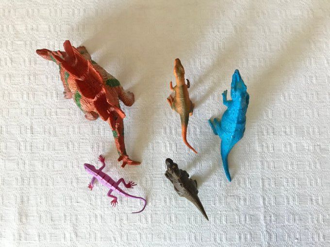 Lot de dinosaures dont Stegosaurus 1991 U.K.R.D