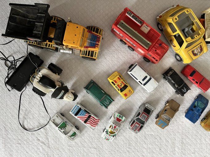 Lot de voitures miniatures, camions, .... Vintage