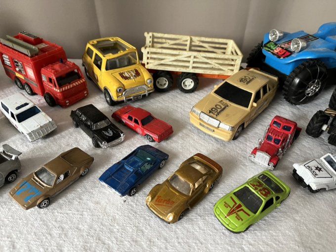 Lot de voitures miniatures, camions, .... Vintage