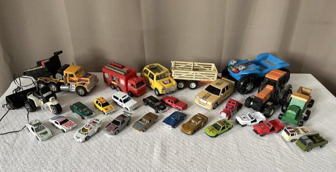 Lot de voitures miniatures, camions, .... Vintage