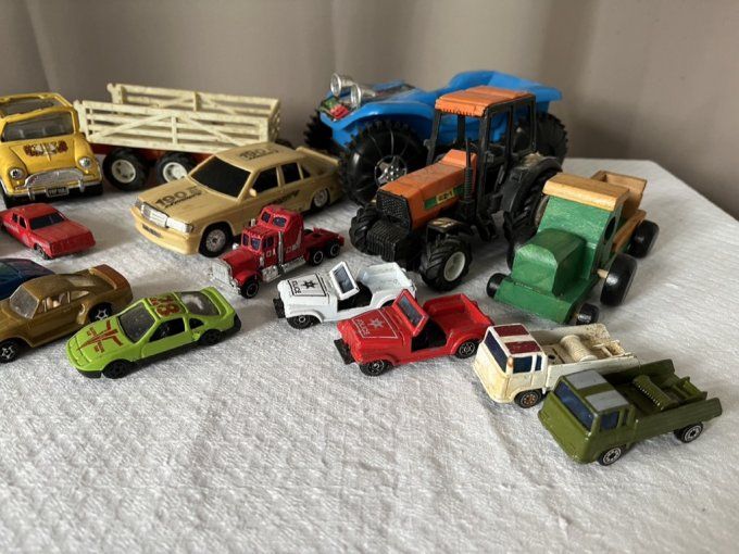 Lot de voitures miniatures, camions, .... Vintage