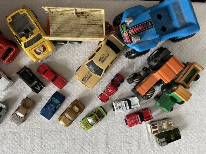 Lot de voitures miniatures, camions, .... Vintage