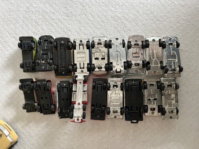 Lot de voitures miniatures, camions, .... Vintage