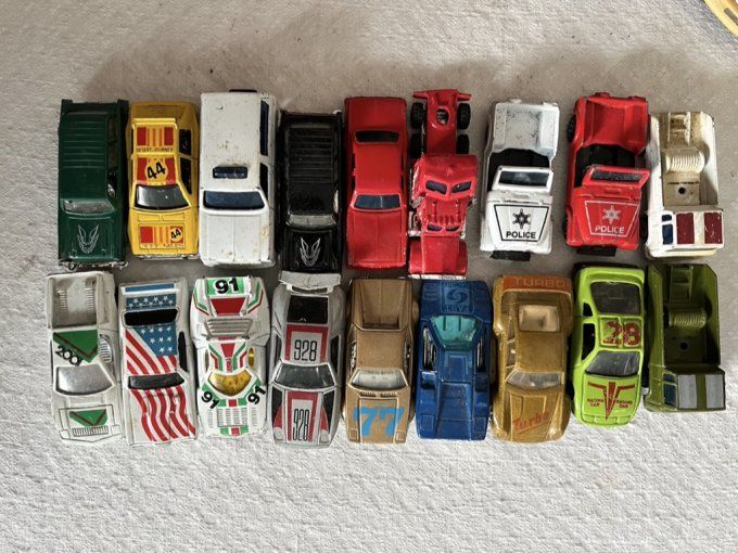 Lot de voitures miniatures, camions, .... Vintage