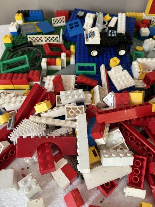 Lot LEGO Vintage,  briques classiques, Town/City, Technic années 80-90, avec figurines et plaques