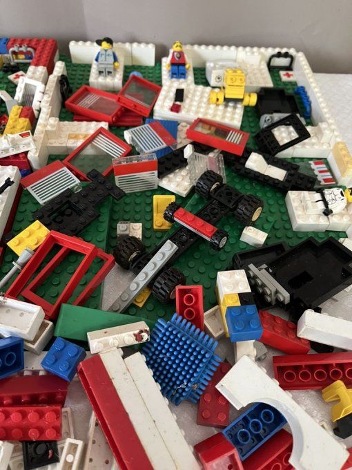 Lot LEGO Vintage,  briques classiques, Town/City, Technic années 80-90, avec figurines et plaques