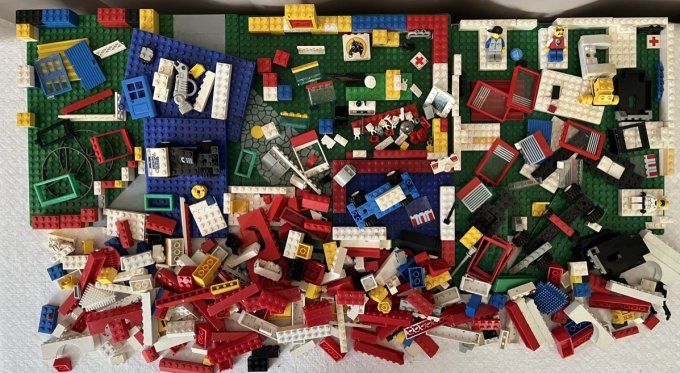 Lot LEGO Vintage,  briques classiques, Town/City, Technic années 80-90, avec figurines et plaques