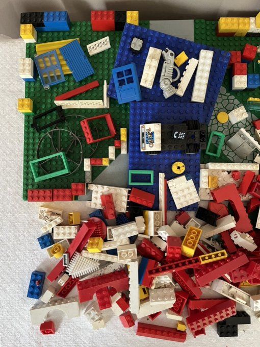 Lot LEGO Vintage,  briques classiques, Town/City, Technic années 80-90, avec figurines et plaques